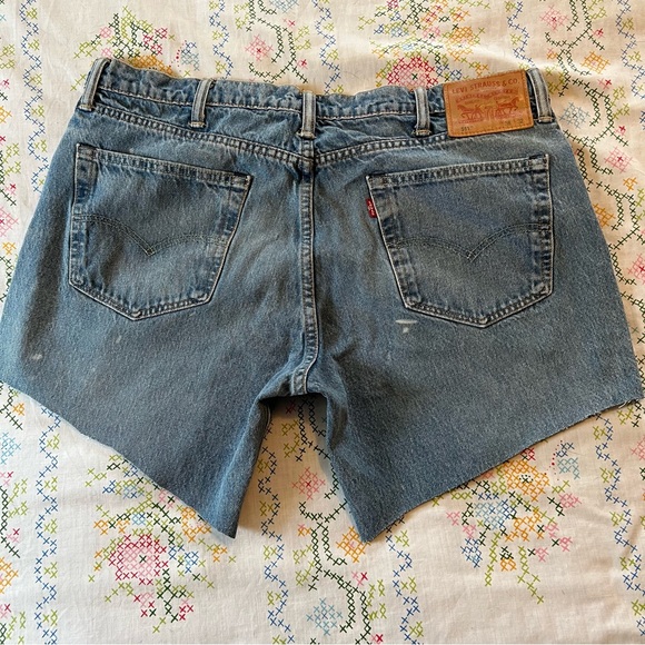 Vintage Women’s Levi's Men’s Jeans High Rise Denim Cut Off Shorts - Picture 3 of 9